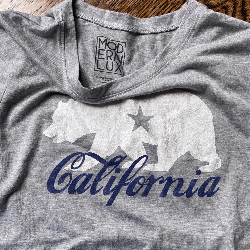 Like New Modern Lux California/Bear Grey Tee, L